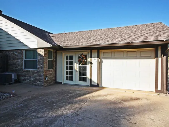 1902 N Oakwood Rd, Enid, OK 73703