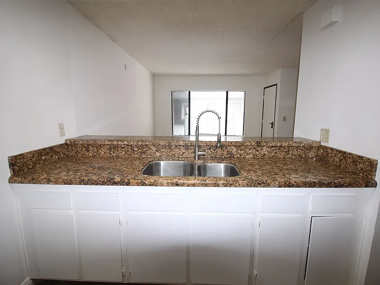 14029 Foothill — Photo 6