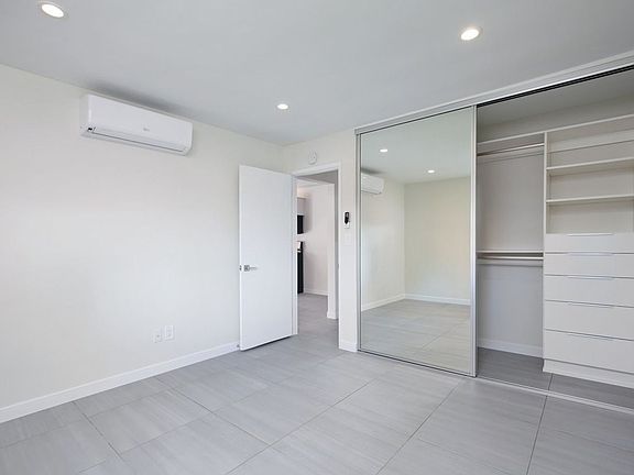 3rd image of 4204 Campus Ave APT 3