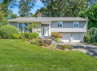 26 Long Ridge Rd, Plainview, NY 11803