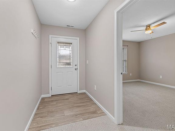 3rd image of 1581 Hickory Lndg