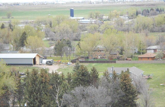 1st image of Eden Park Ln
