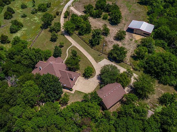 2nd image of 1717 N Oak Branch Rd