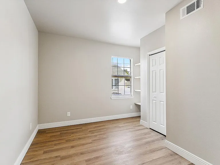 2526 Aubry St #B — Photo 5