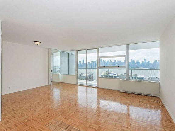 Gorgeous NYC/River Views!