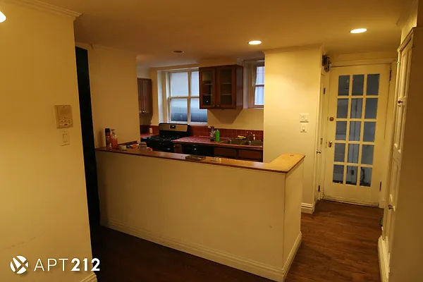 Rented by APT212 INC | media 54