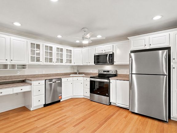 2nd image of 4 Erick Rd APT 102