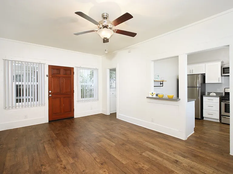 3817 E Livingston Dr — Photo 12