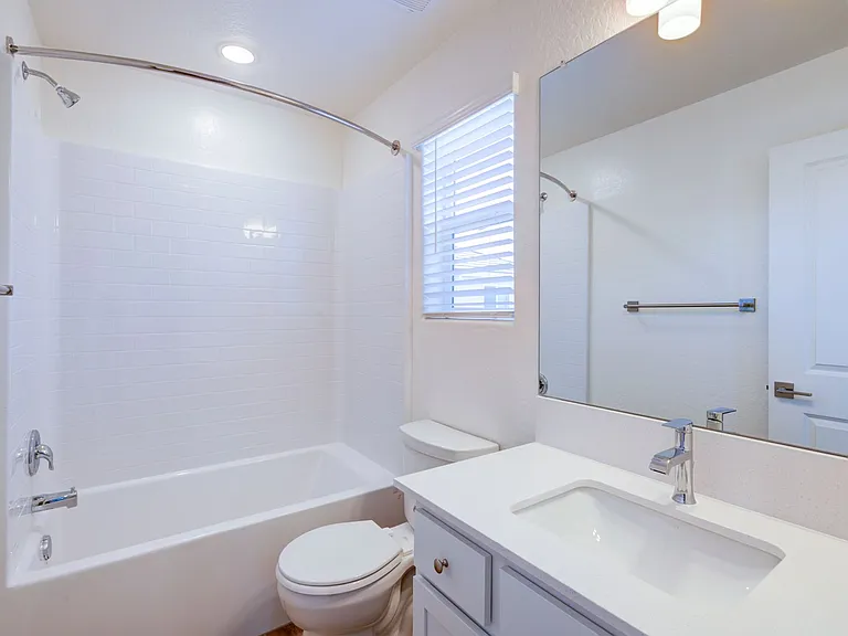 1498 Vintage Ln — Photo 17