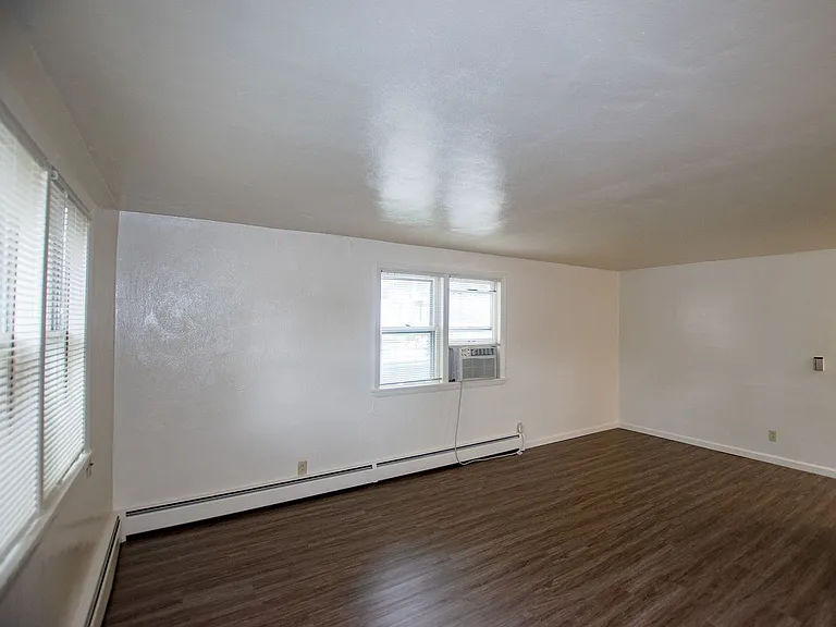 State Street Apartments — Photo 24