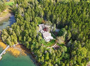 31 Harbor Ln, Brooksville, ME 04617