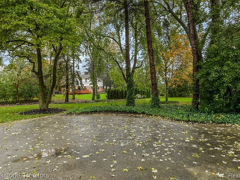 165 Woodedge Dr — Photo 34