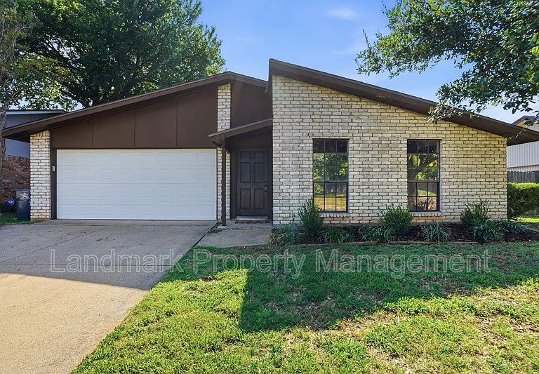 2711 Treeview Dr — Photo 5