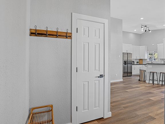 4th image of 2967 N Oakmont Dr
