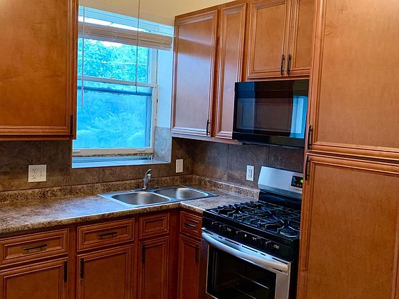 3rd image of 5812 Degiverville Ave