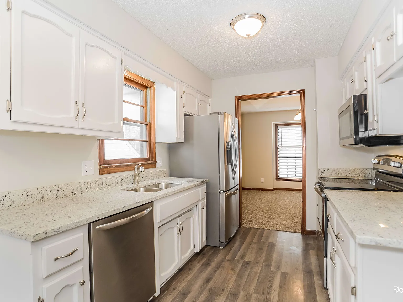 4 bed, 2.5 bath, 1835 sqft, $2,440 — Photo 3