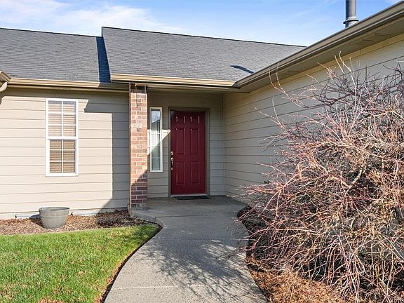 4th image of 1869 SE Larch Avenue