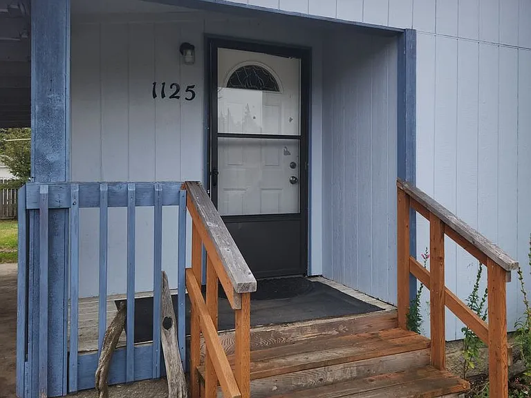 1125 2nd Ave — Photo 2