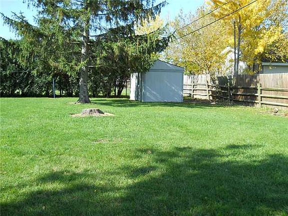 5th image of 10 Vincennes Dr