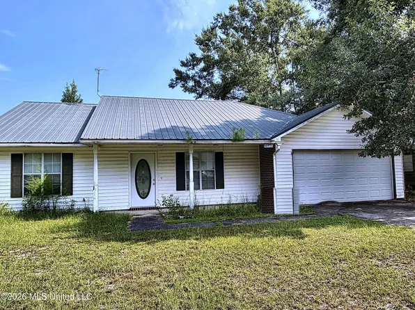 3204 Seabass Rd, Gautier, MS 39553