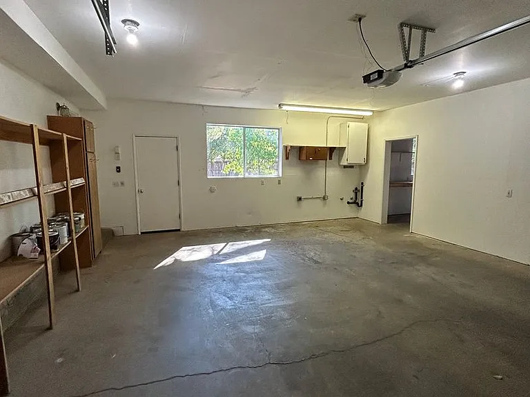 1661 Manzanita Ave — Photo 36