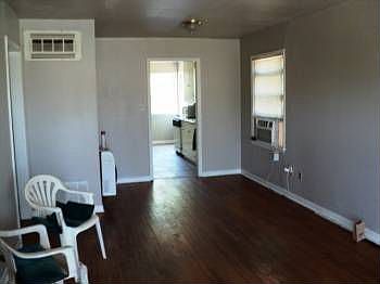 3rd image of 909 Lincoln St