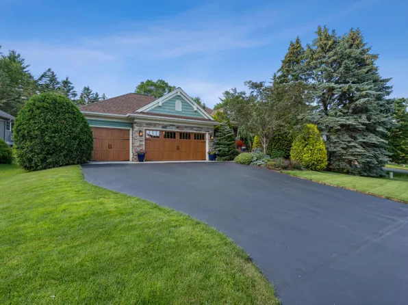 443 Vadnais Lake Dr, Vadnais Heights, MN 55127