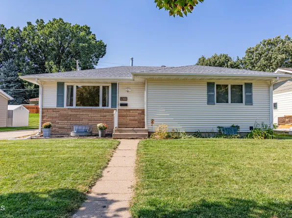 1300 Meredith Dr, Bismarck, ND 58501