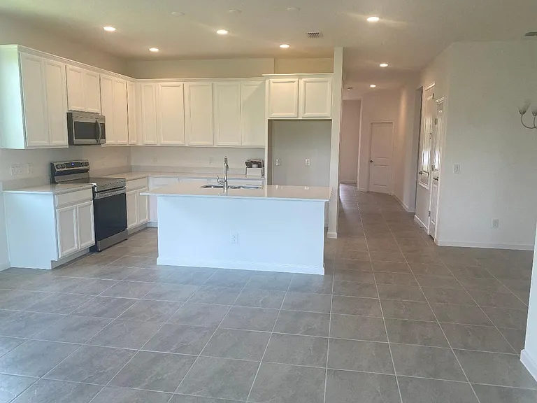 1065 Hendon Loop — Photo 4