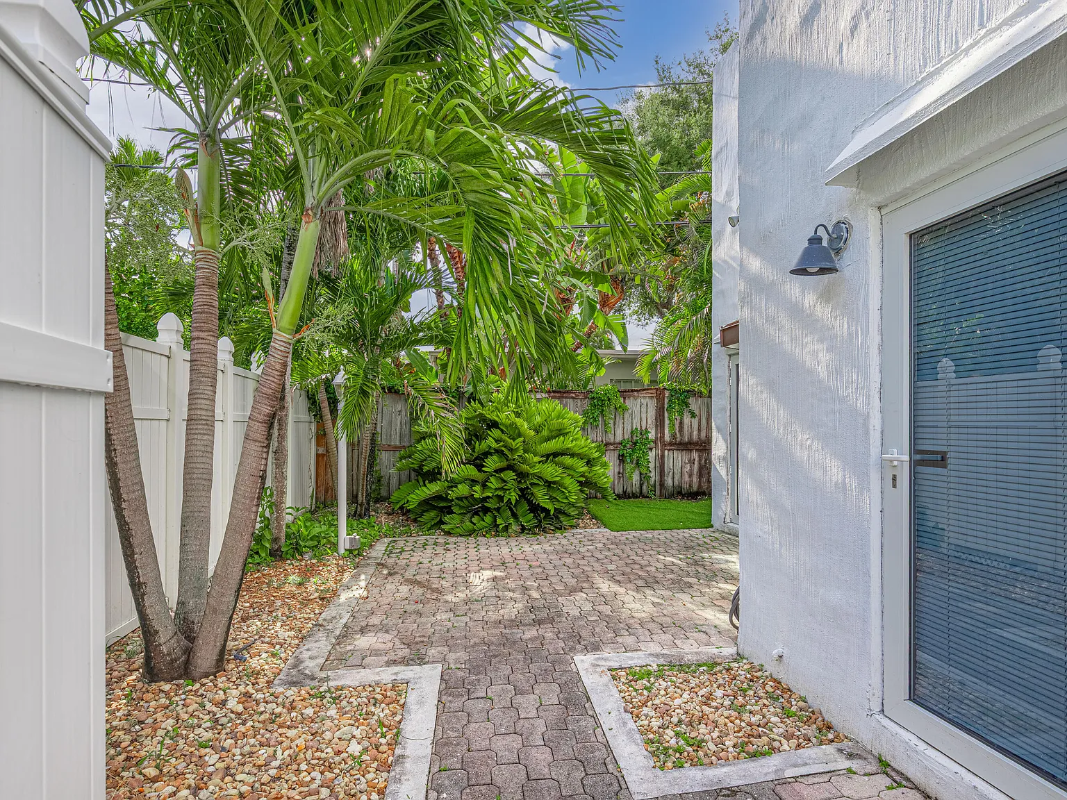 3 bed, 3.0 bath, 2738 sqft, $3,600 — Photo 4