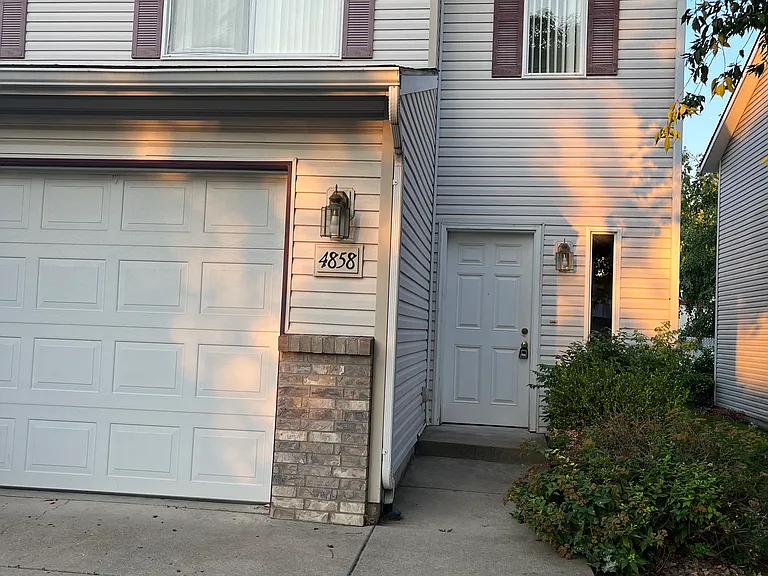 4858 N Orchid Ln — Photo 1