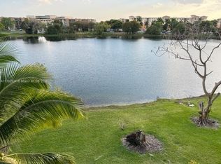 9357 N Fontainebleau Blvd #D403, Miami, FL 33172