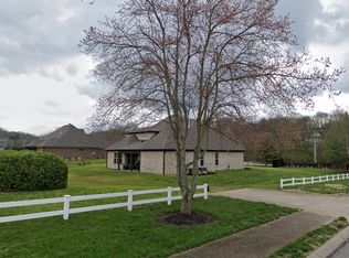 1413 Centerpoint Rd, Hendersonville, TN 37075