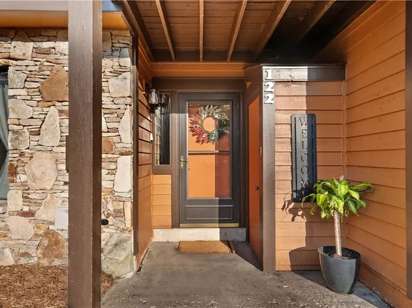 122 Swiss Mountain Dr, Champion, PA 15622