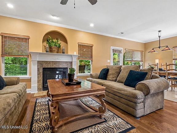 5th image of 7211 Lauren Ln