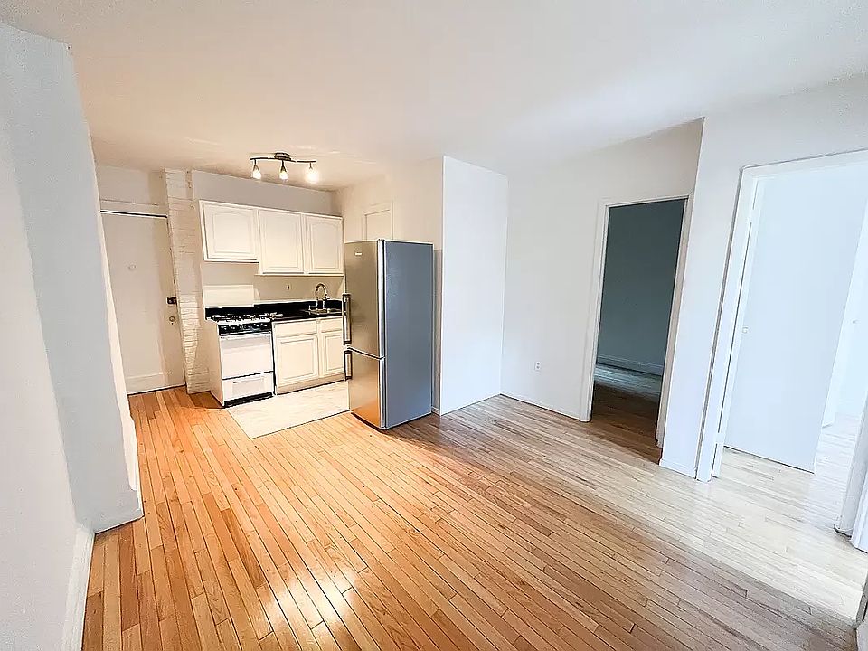 1st image of 18 King St #2