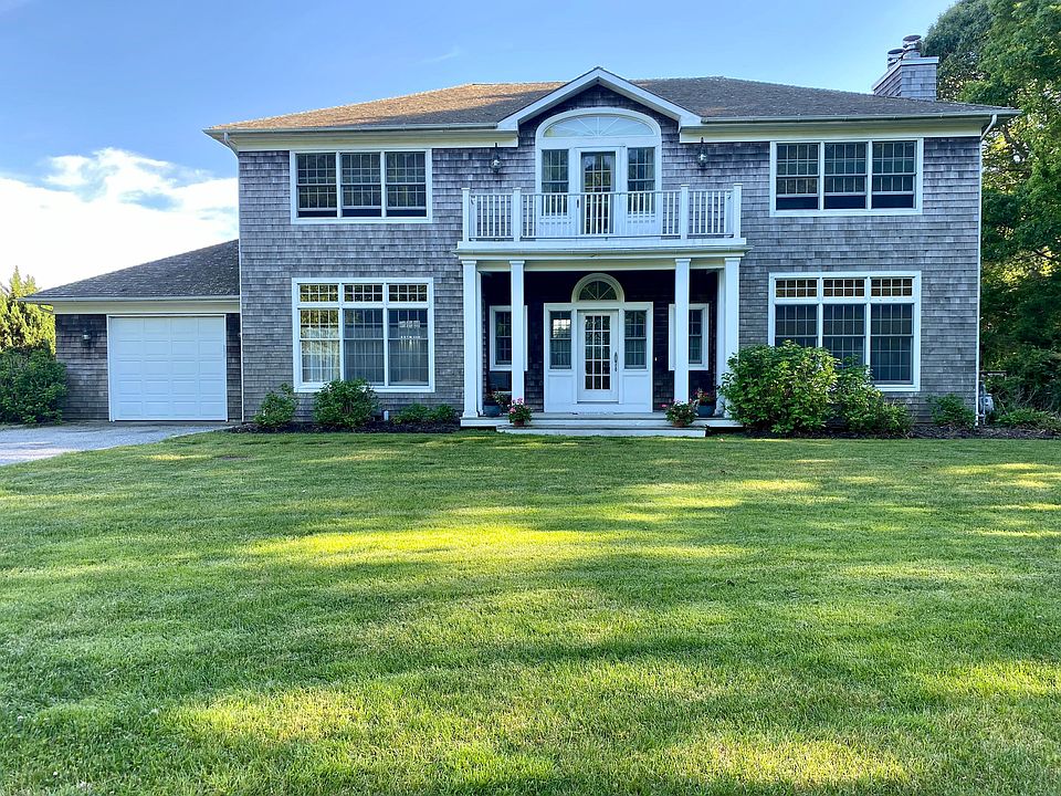 1st image of 2 Horse Meadow Ln