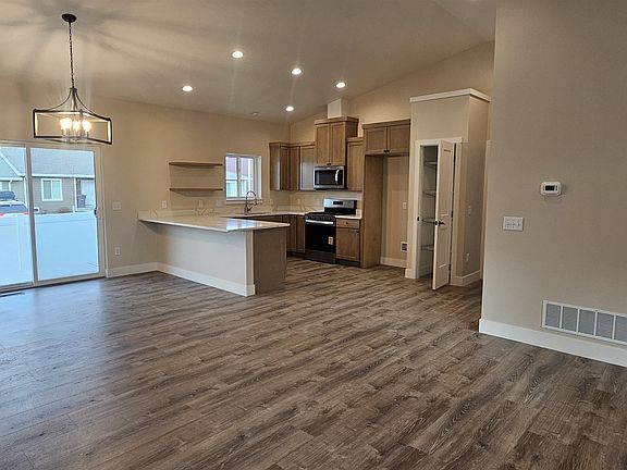 3rd image of 2801 Skyview Ln #6