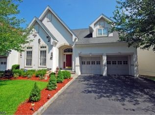 20 Hunters Run, Oakland, NJ 07436
