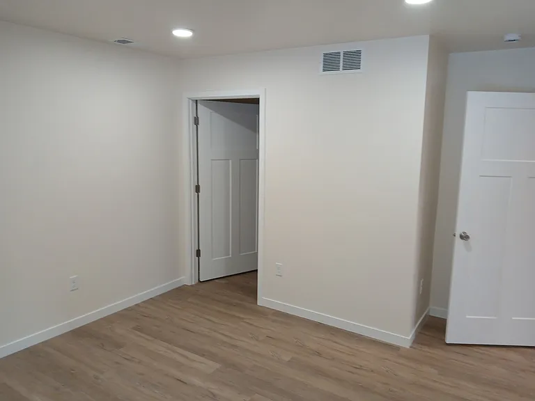 735 Cedar Ave SE — Photo 8