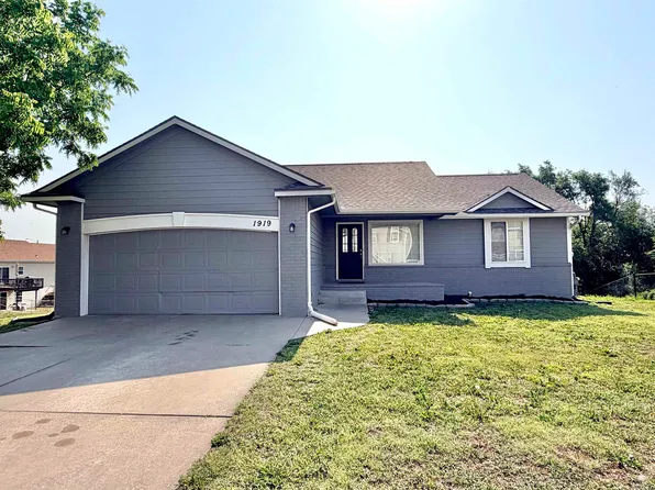 1919 Ehlers Ct, Junction City, KS 66441