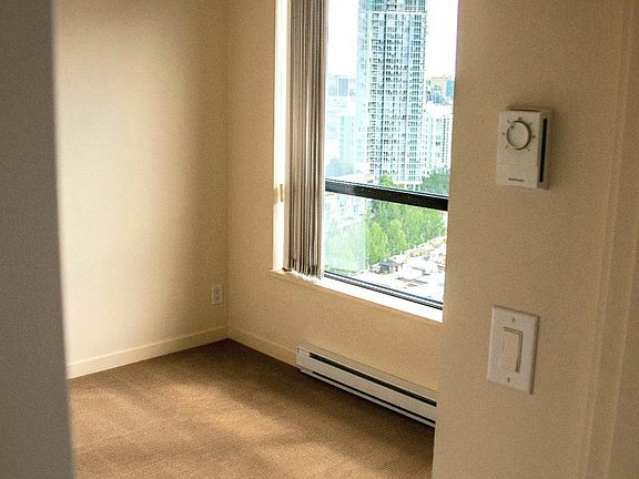 5th image of 977 Mainland St #1708