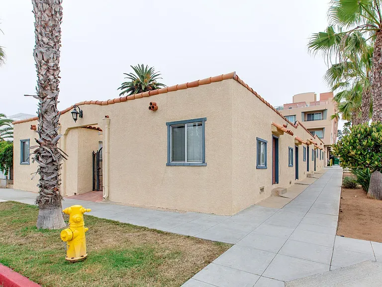 Remodeled Studio in Downtown Oceanside! — Photo 11