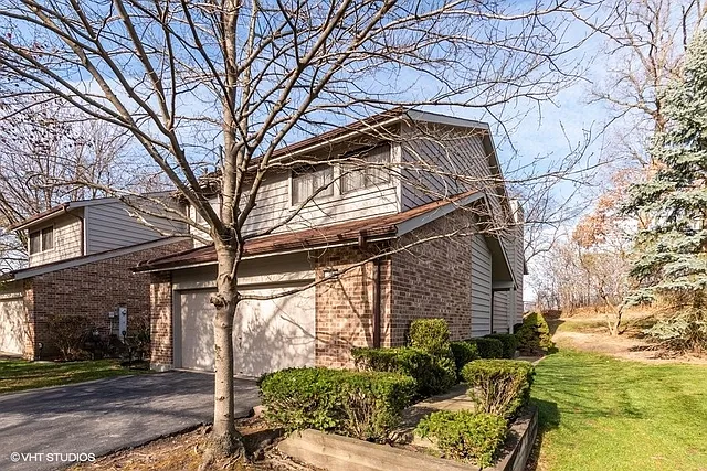 31 Commons Dr photo 1
