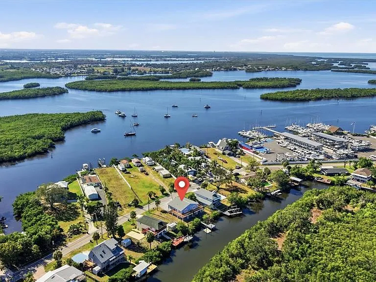 3303 W Shell Point Rd #A — Photo 2
