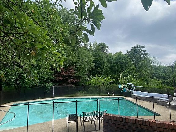 2nd image of 2021 Lyndway Rd