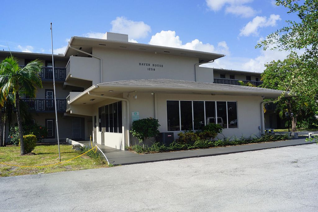 1250 E SAMPLE Road #303, photo 2