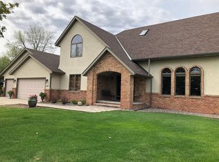 2207 8th Ave SE, Willmar, MN 56201