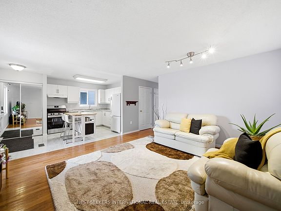 5th image of 27 Athabaska Rd