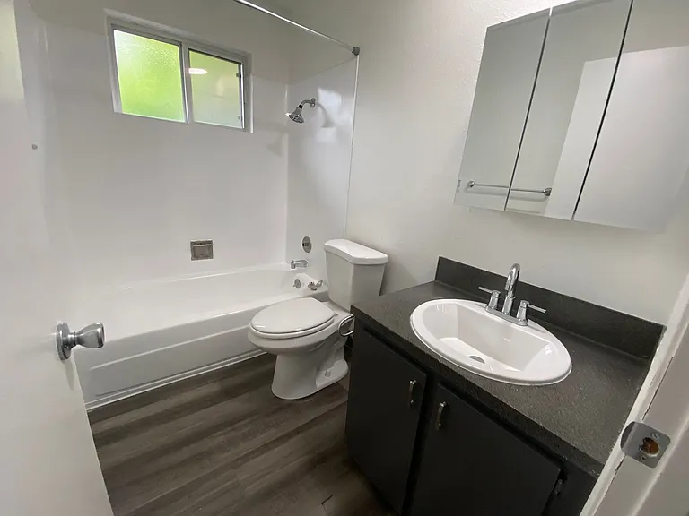 Pleasant Square Apartments — Photo 21